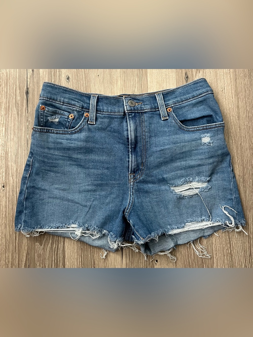 Levi’s highrise shorts/29
